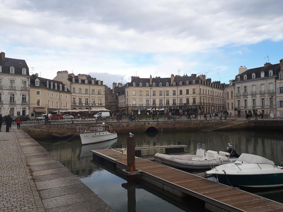 vannes-le-port-from-canal-marina-oct18