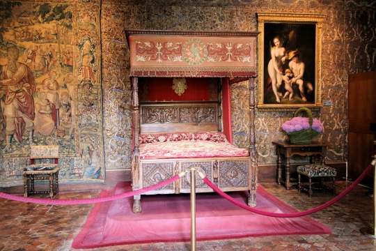 Chenonceau chateau room of Catherine de Medicis jun08