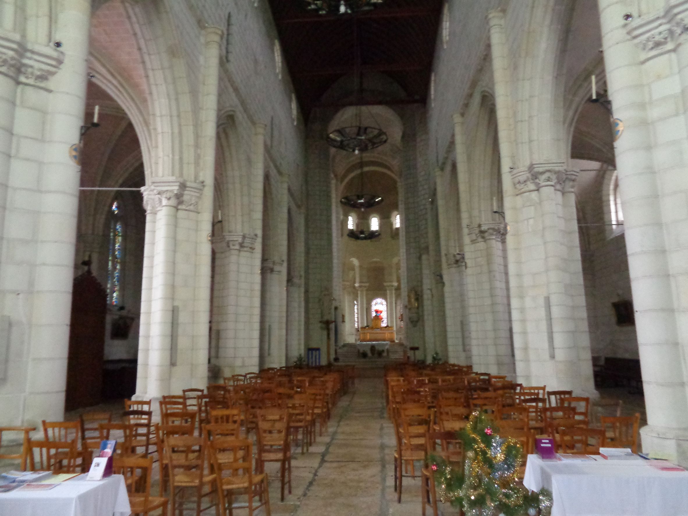 Selles sur Cher Abbey of Notre-Dame-la-Blanche altar nave to altar dec21