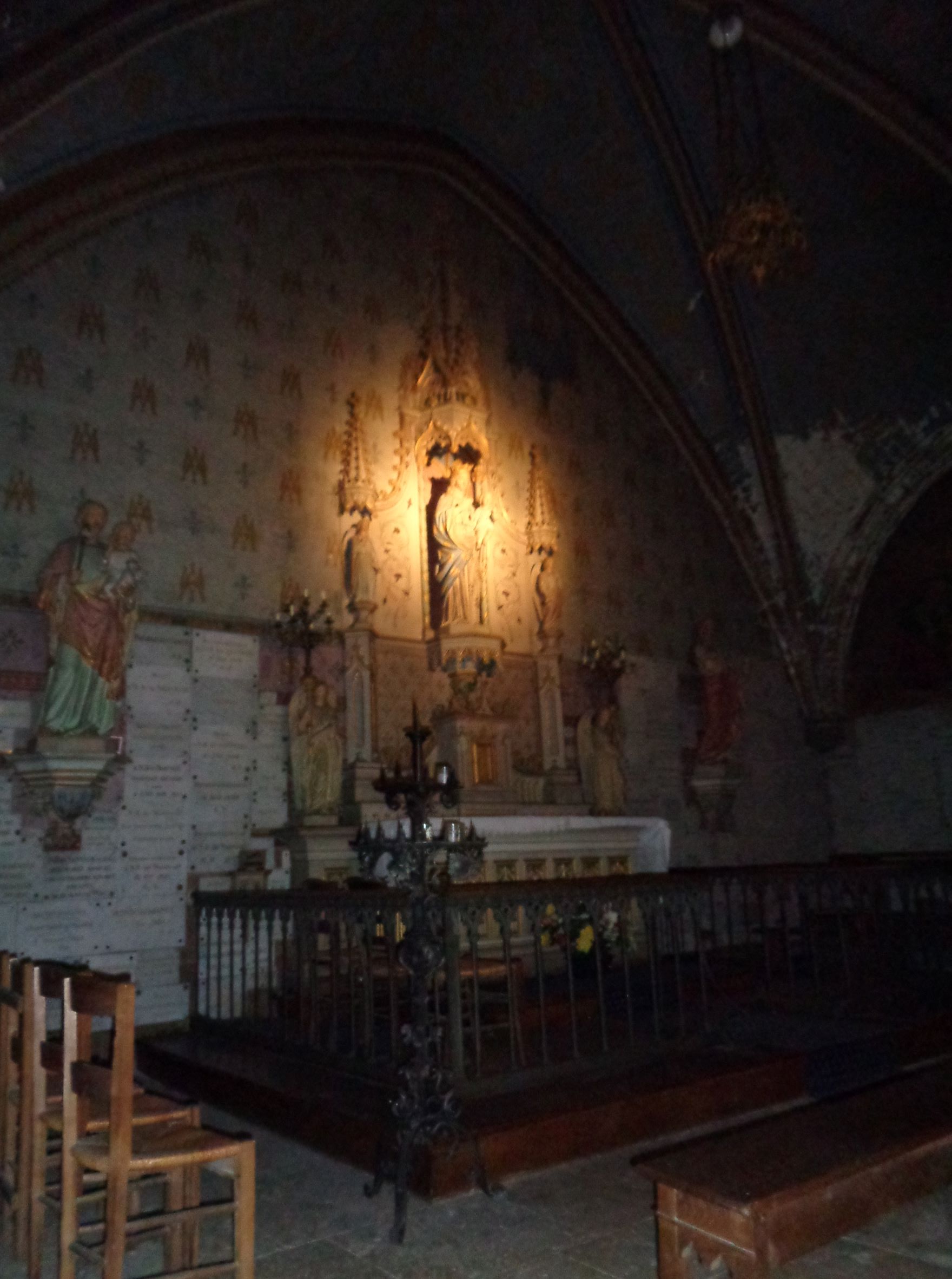 Montrichard ch ND de Nanteuil chapel virgin et child far jan22