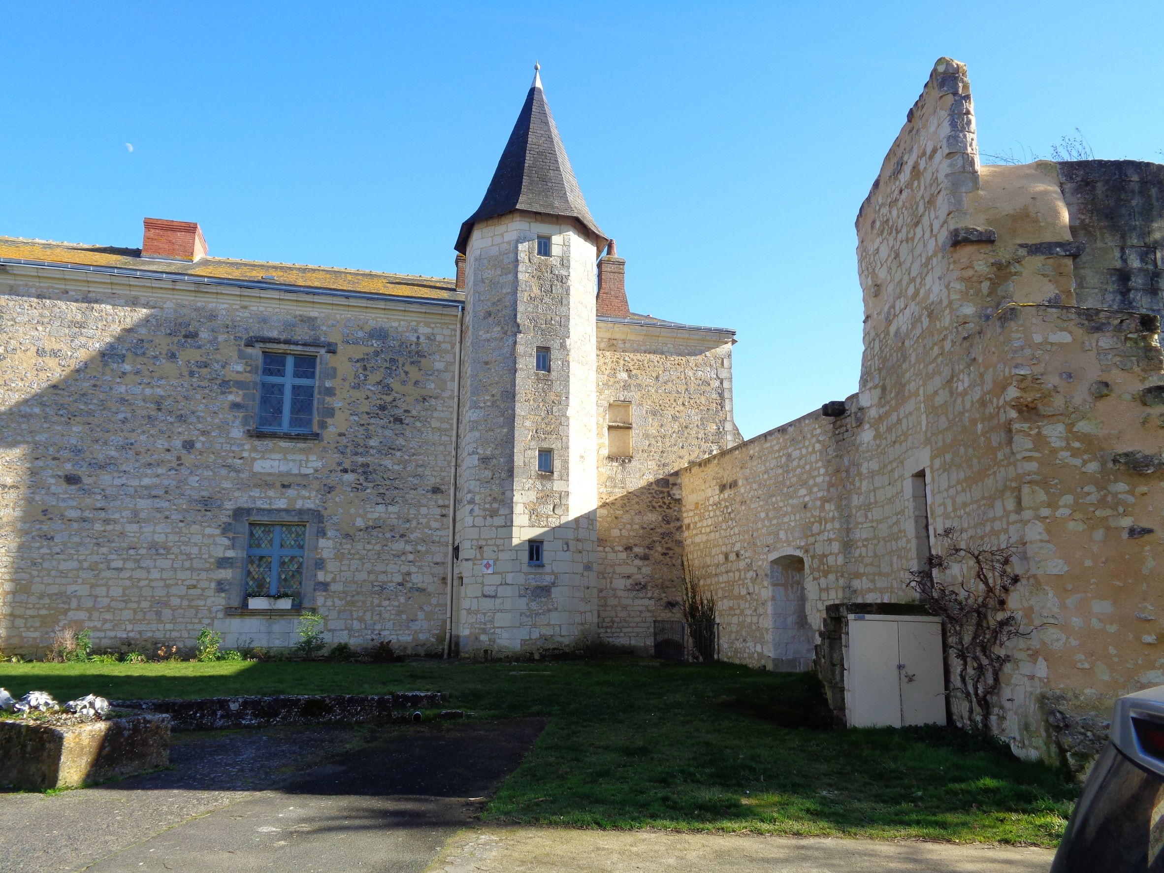 Ste Maure de Touraine chateau rohan tower feb22