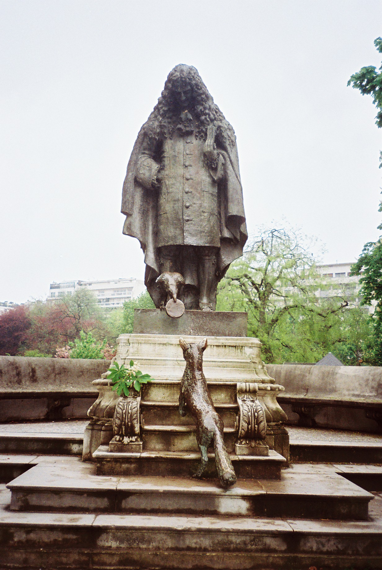 Paris jardin du Ranelagh La Fontaine statue apr09