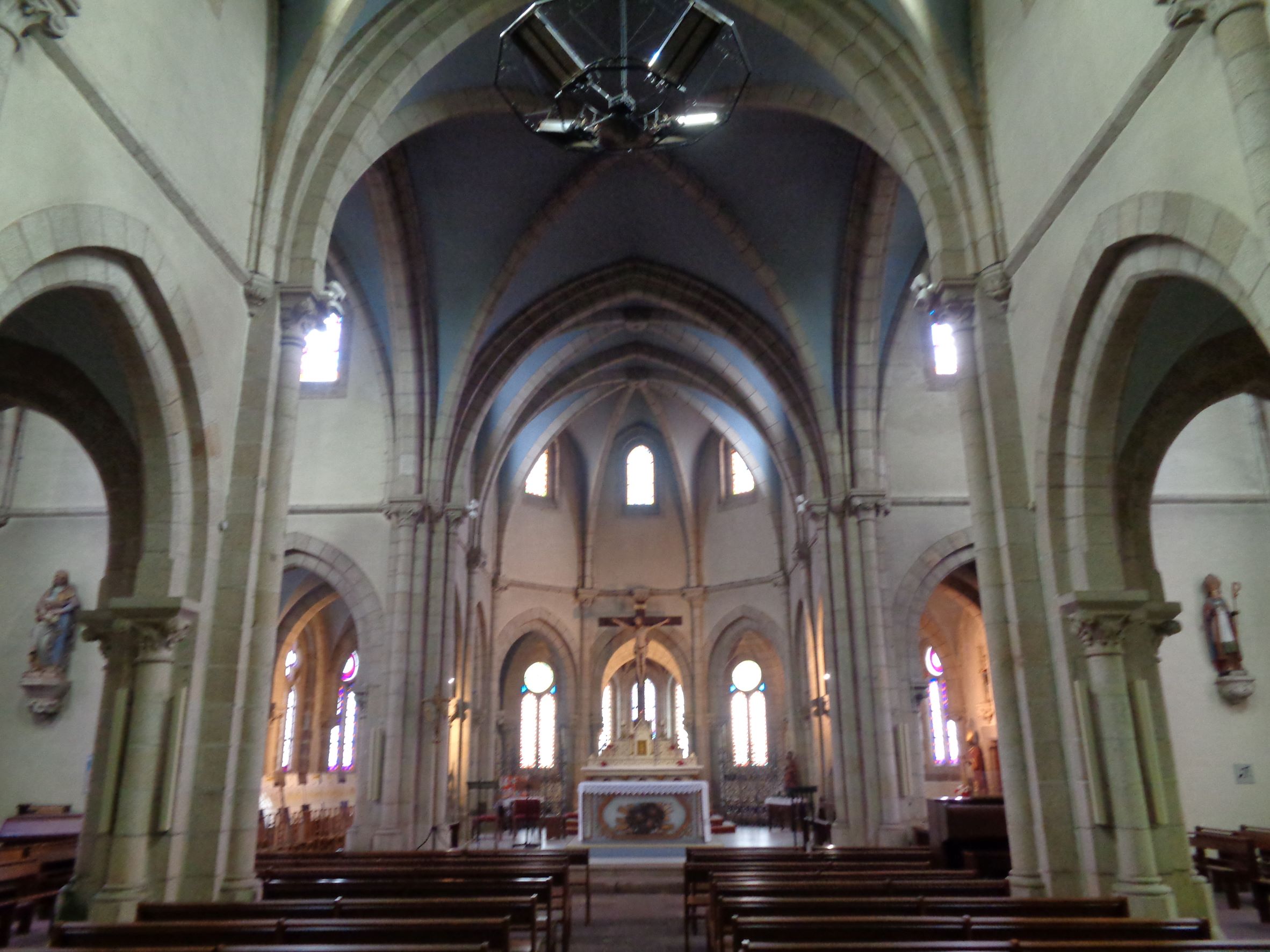 Moelan sur mer ch Saint-Melaine nave to altar jun22