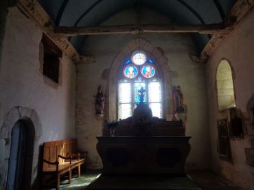 Tréfflean chapelle Notre-Dame-de-Bon-Secours altar Cran aug22
