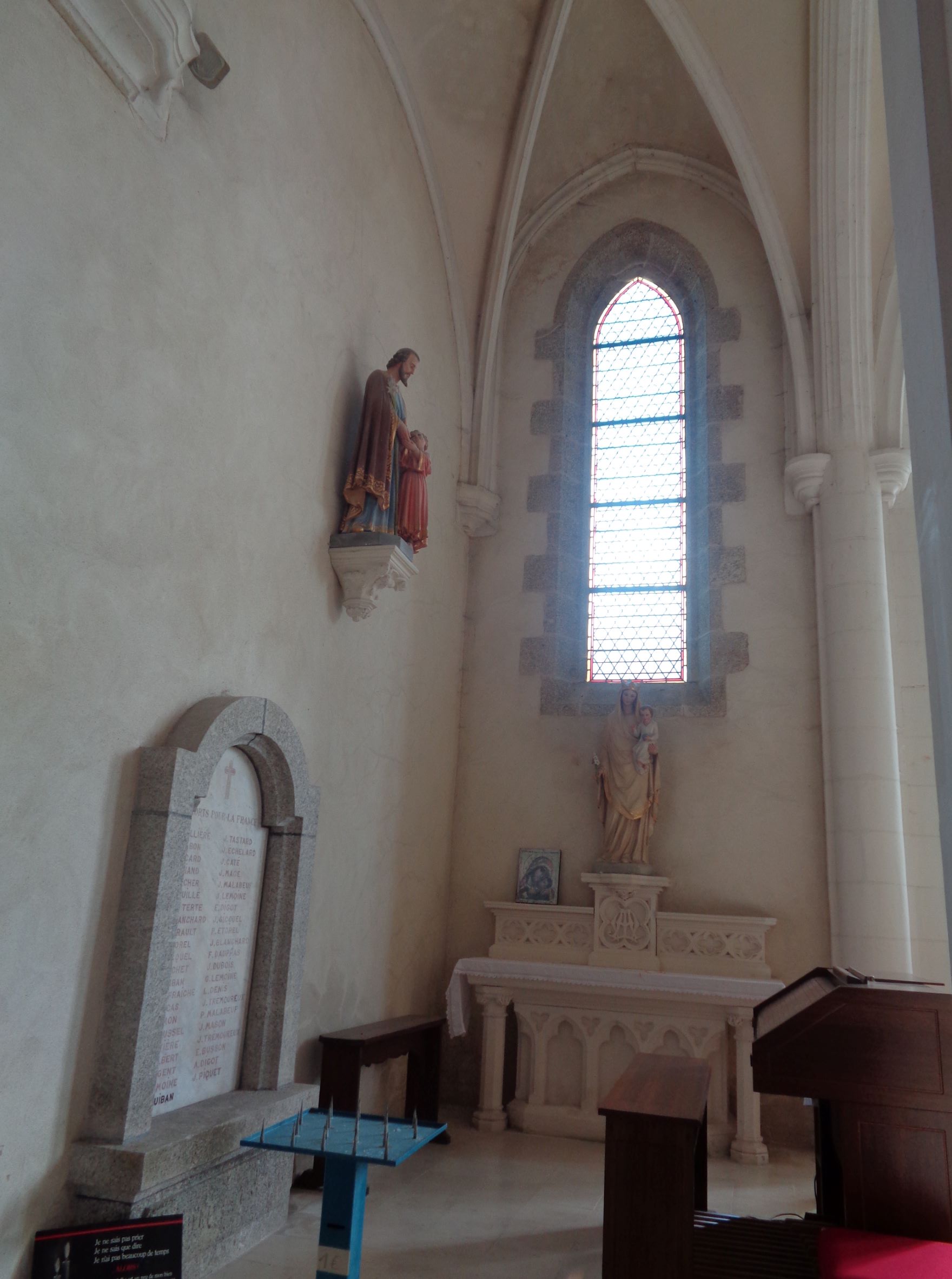 Saint Gravé ch St Denis chapel virgin et child sep22