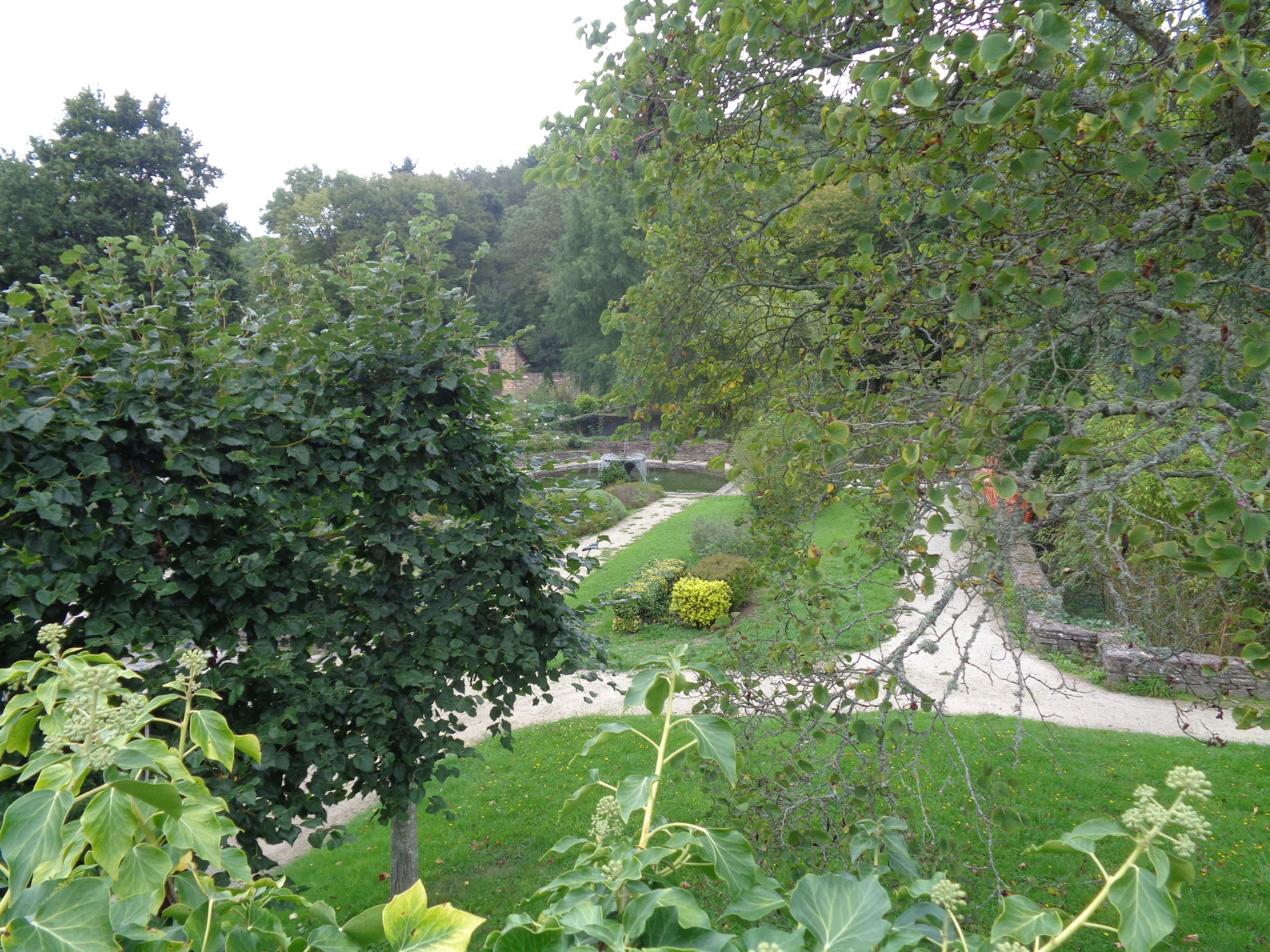 St Malo de Beignon jardin de l eveque fontaine sep22