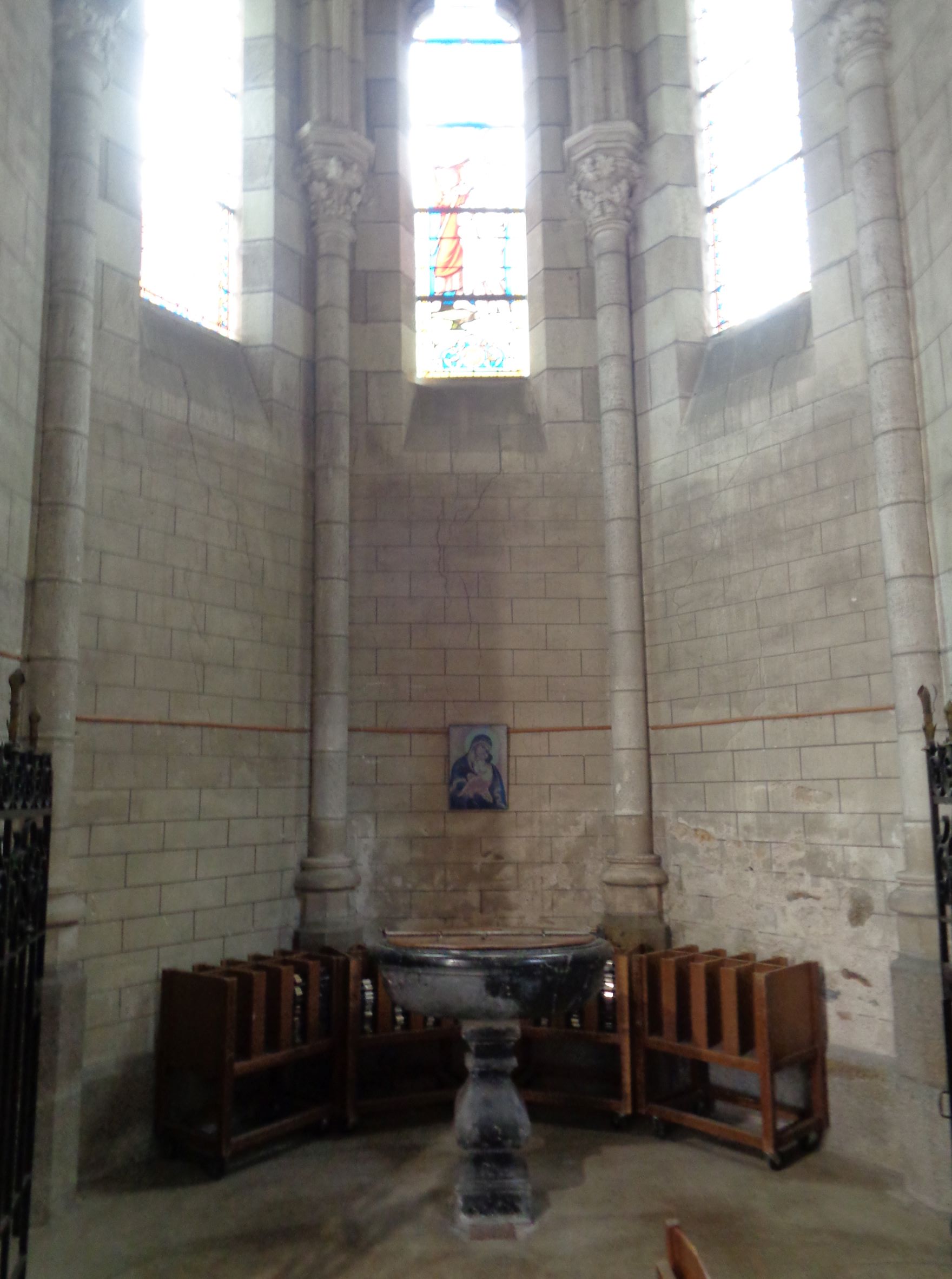 Chateaubriant ch Saint Nicolas chapel baptismal font oct22