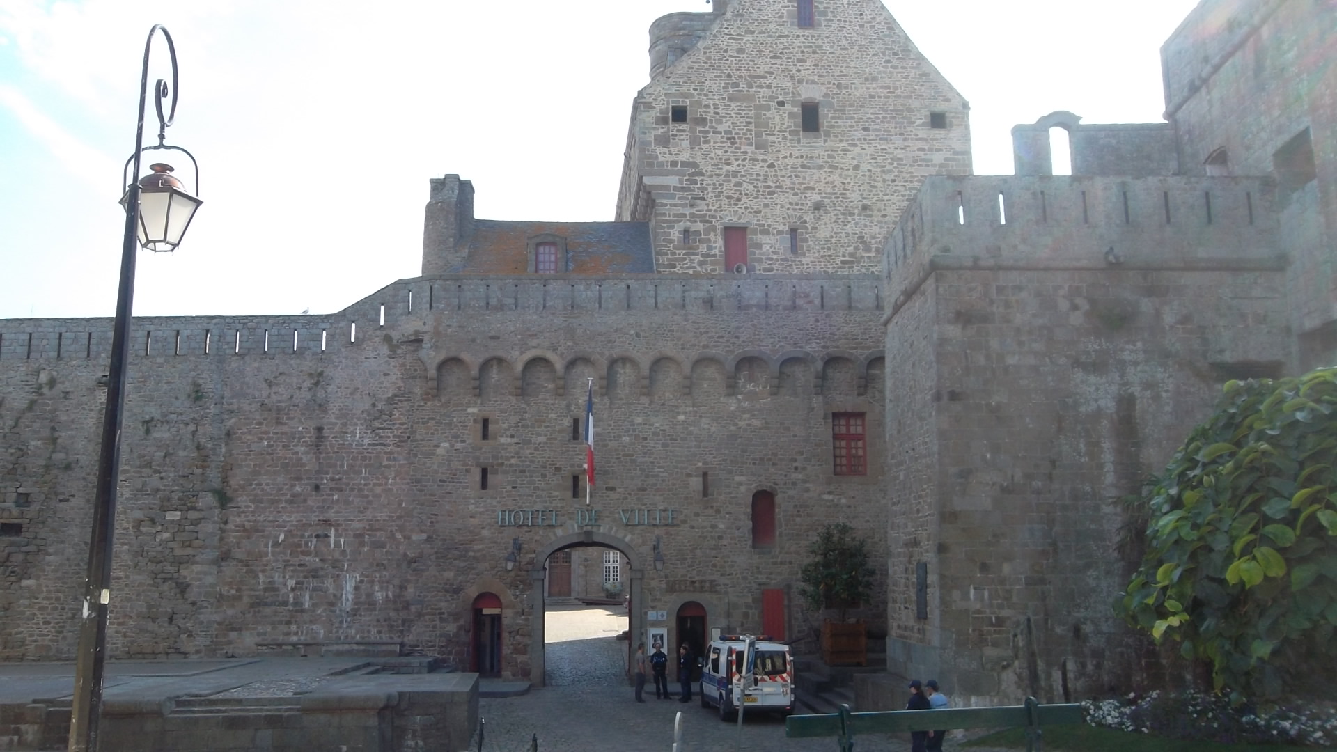 St Malo chateau anne de bretagne hotel de ville et entr to museum chateau aug12