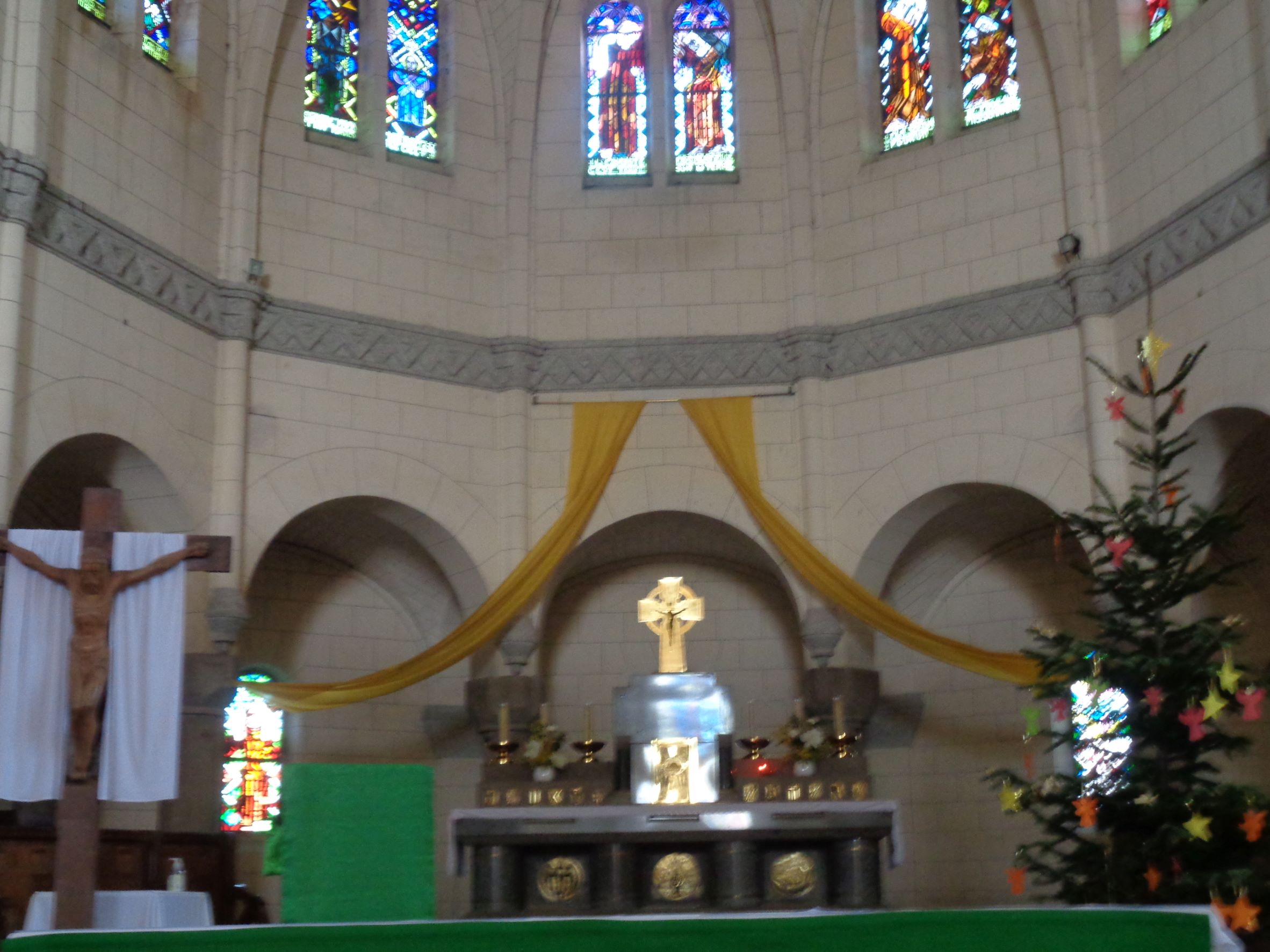 Muzillac Ch Sainte Thérése altar jan23