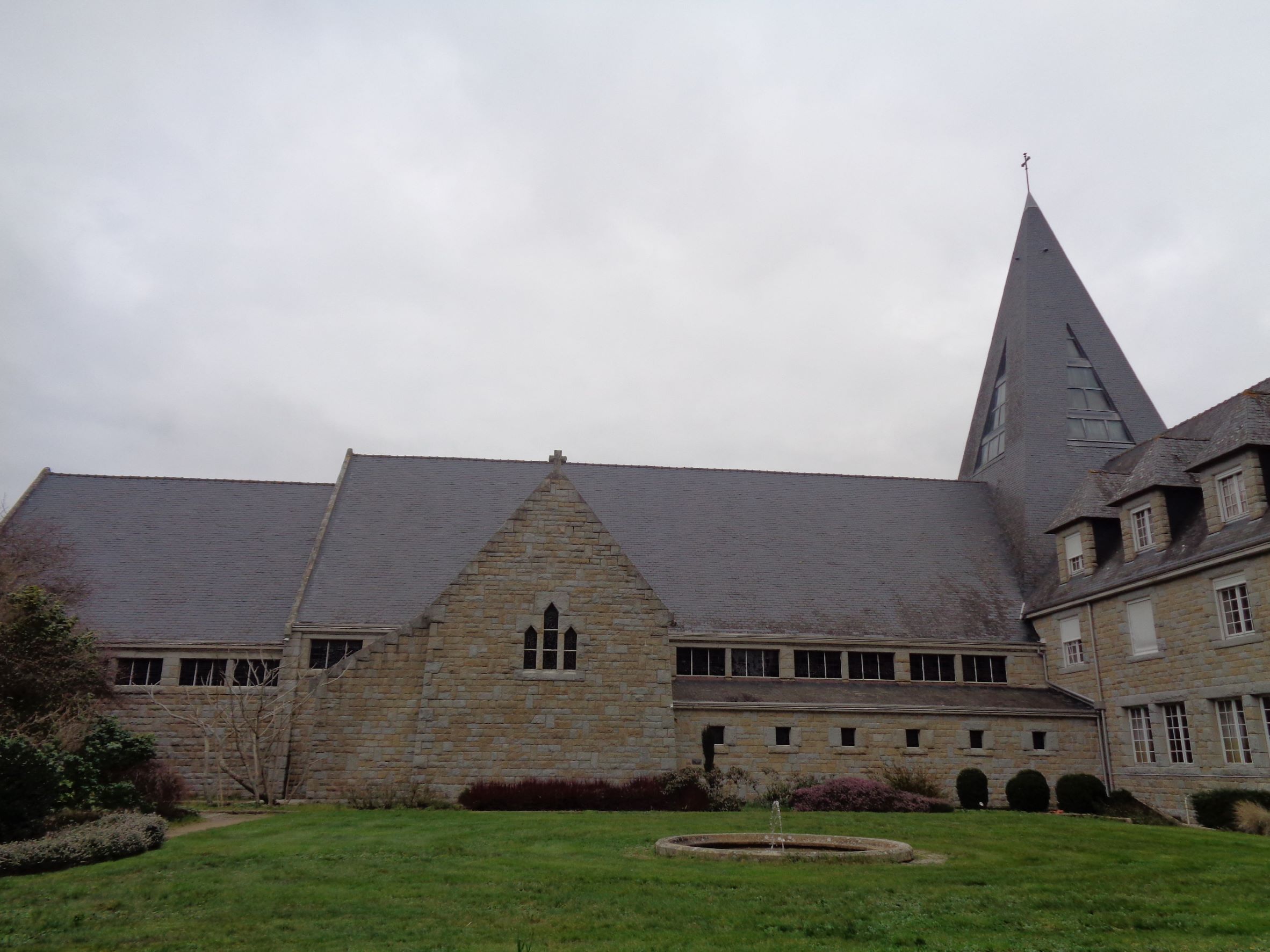 Plouharnel Abbey of Sainte Anne de Kergonan church side feb23