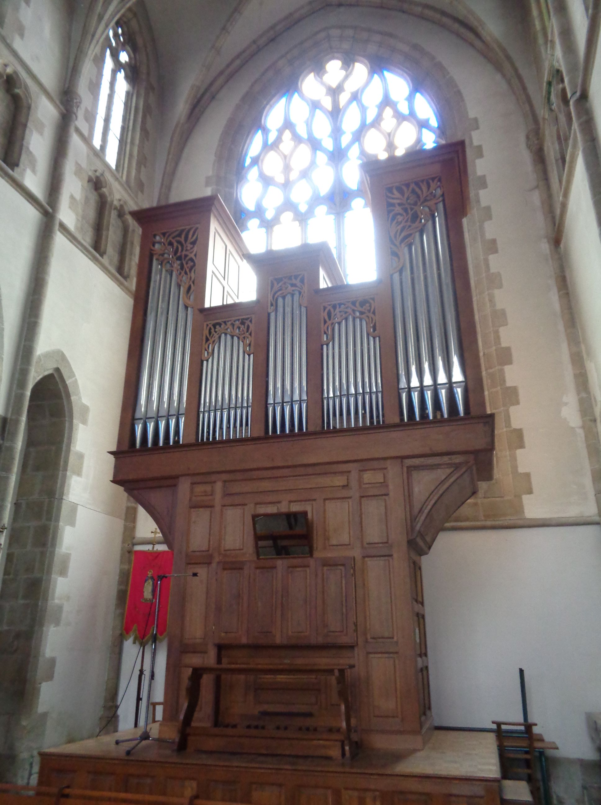 Carhaix ch Saint Pierre organ side mar23