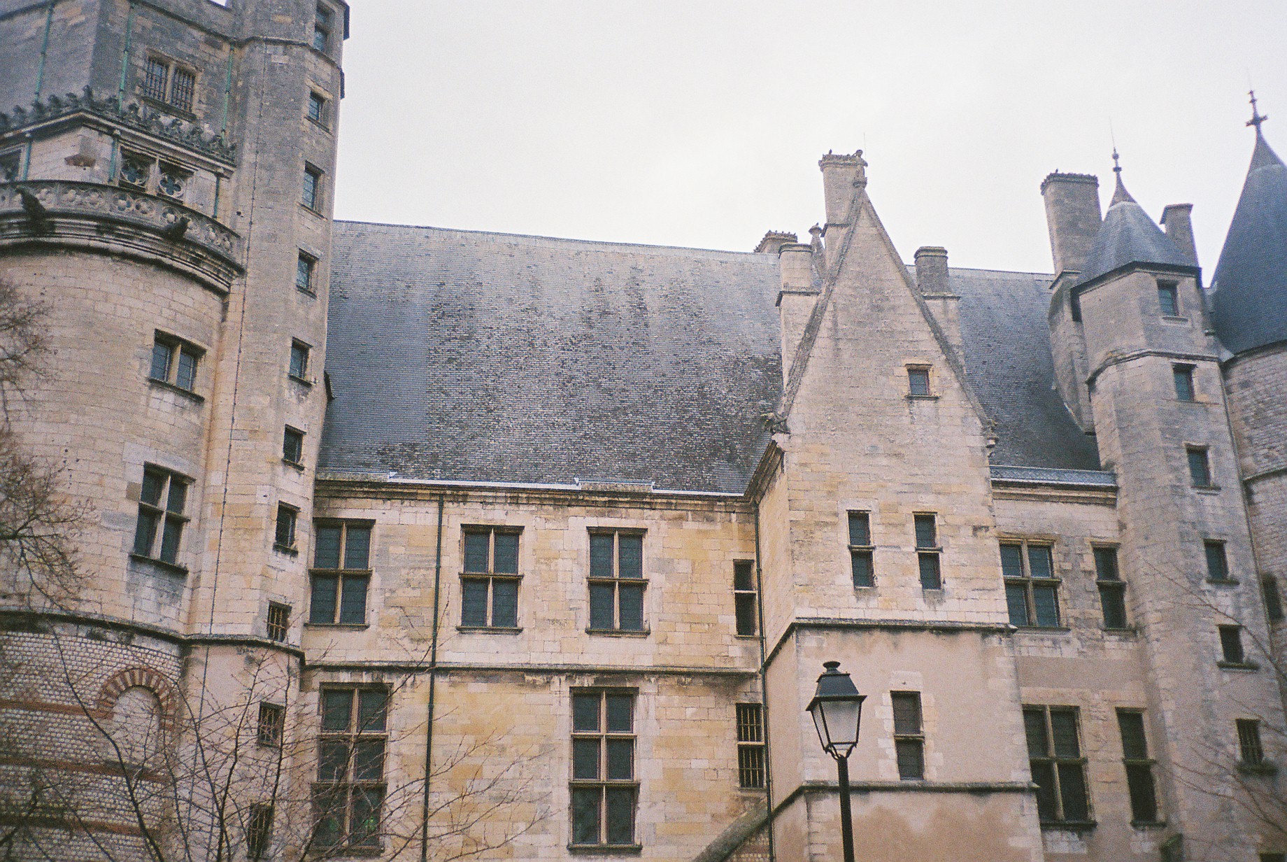 bourges-palais-jacques-coeur-inside-courtyard-dec09
