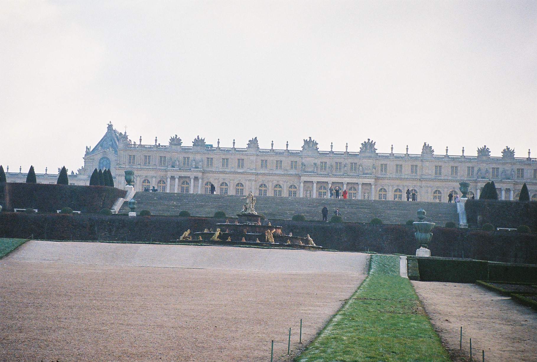 Versailles bassin de latone to back of castle jan11
