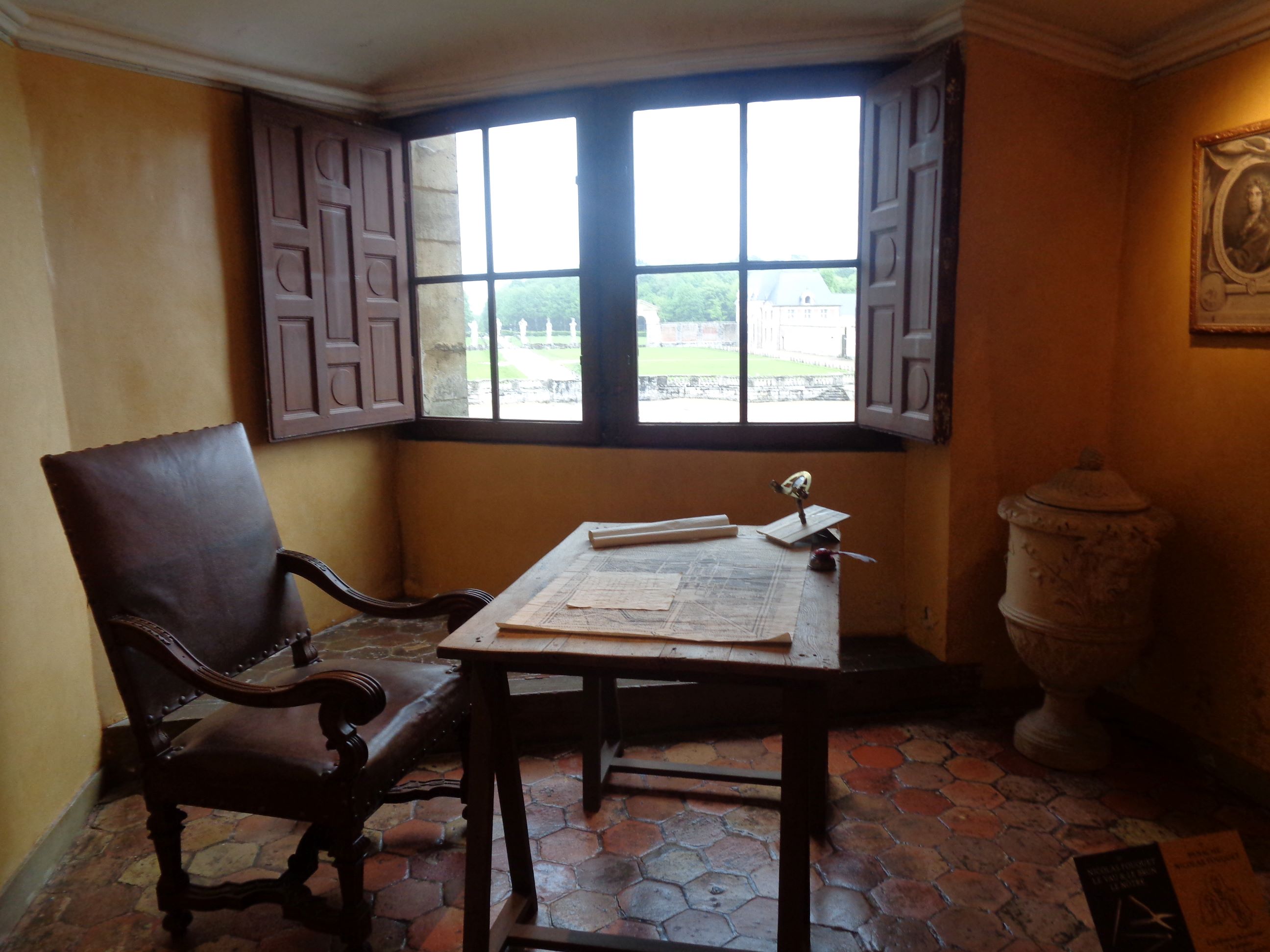 Vaux le Vicomte castle working room may23